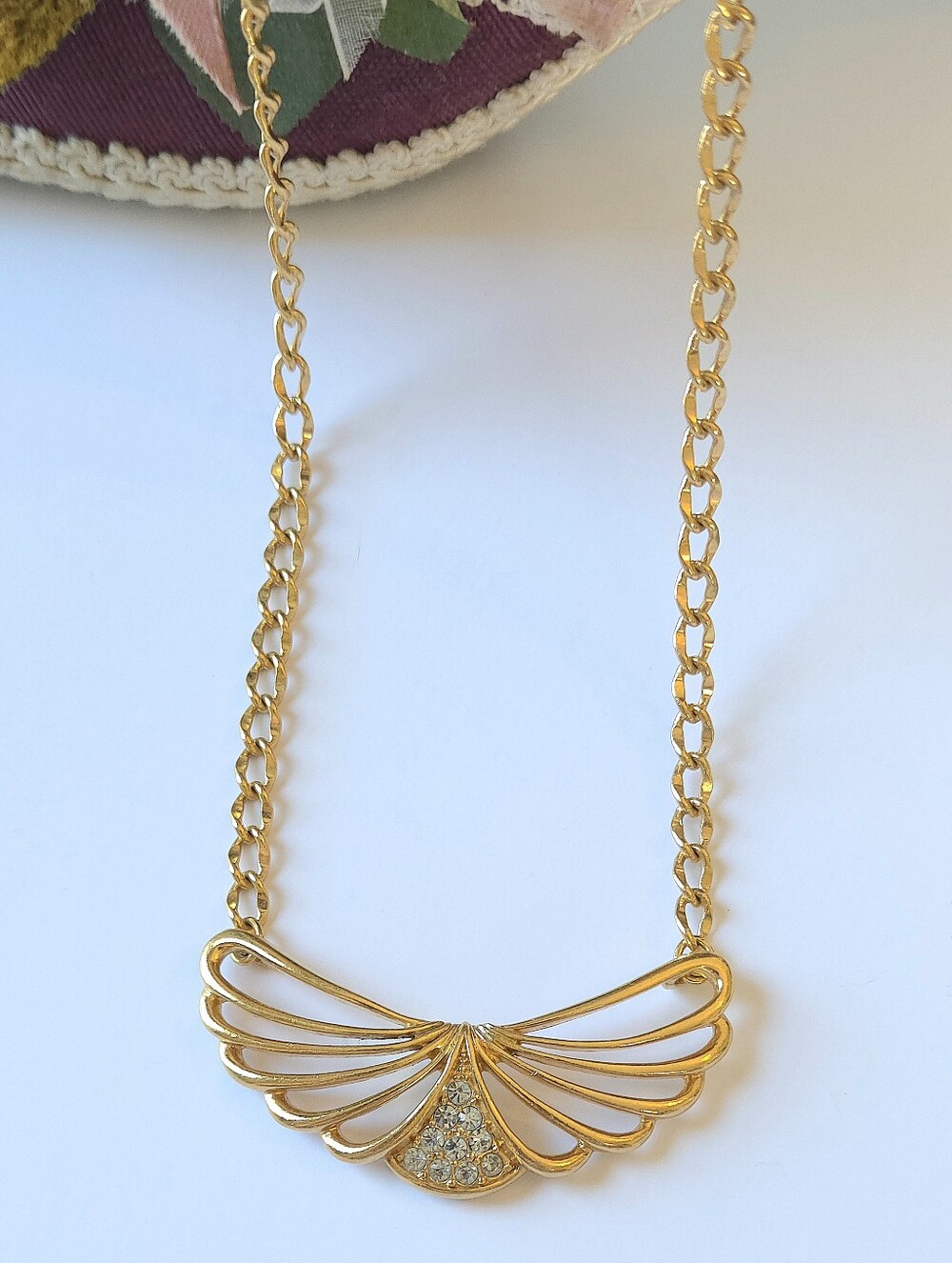 Vintage Avon Gold Tone Open Wing Rhinestone Pendant Necklace 18"